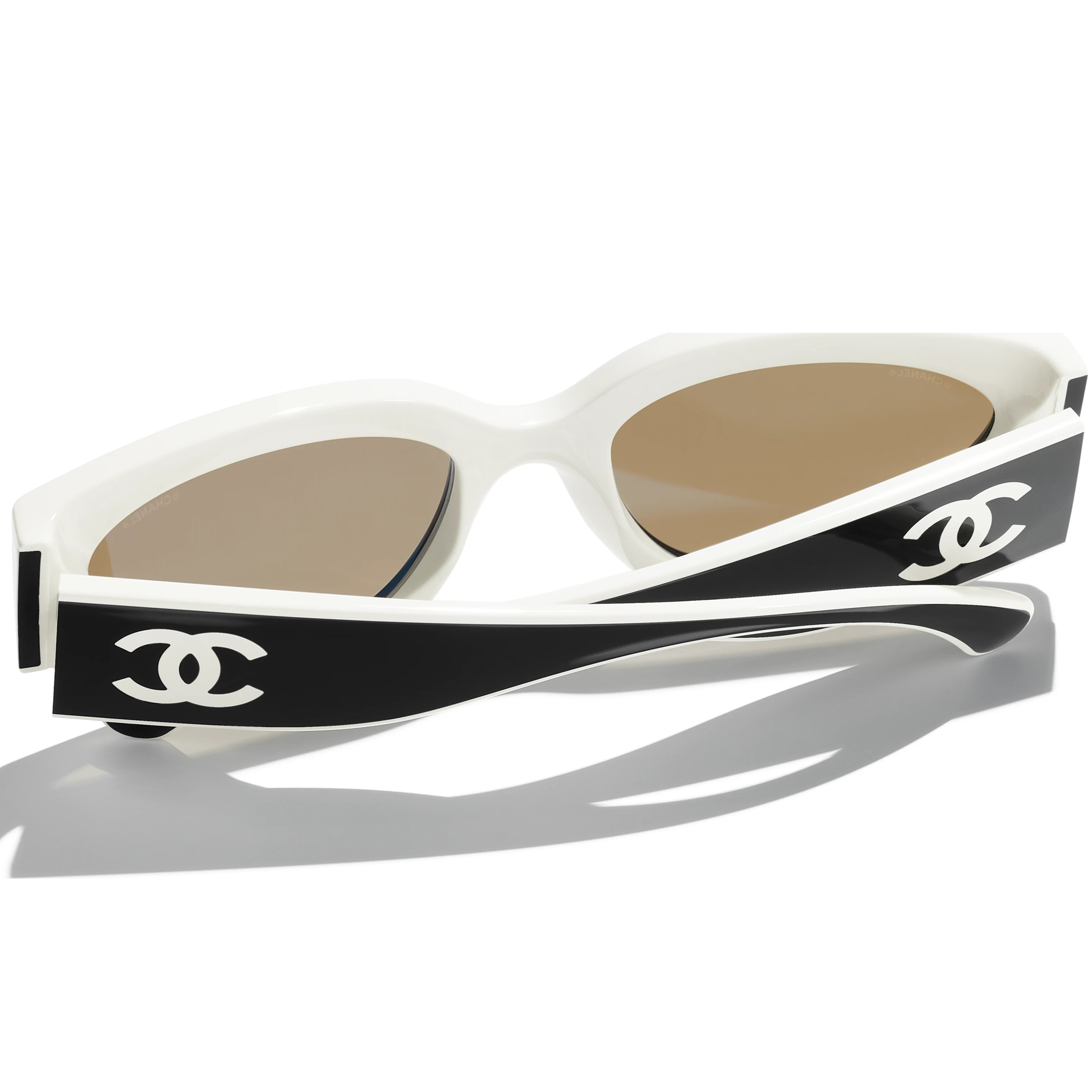 Mắt kính Chanel Cat Eye Sunglasses Black White 6056 2