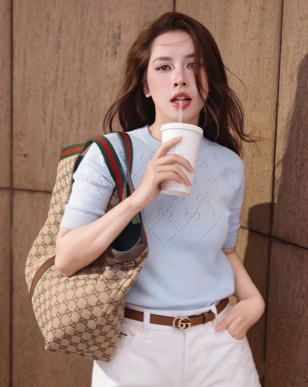 Set áo thun xanh dương quần short trắng Gucci 3