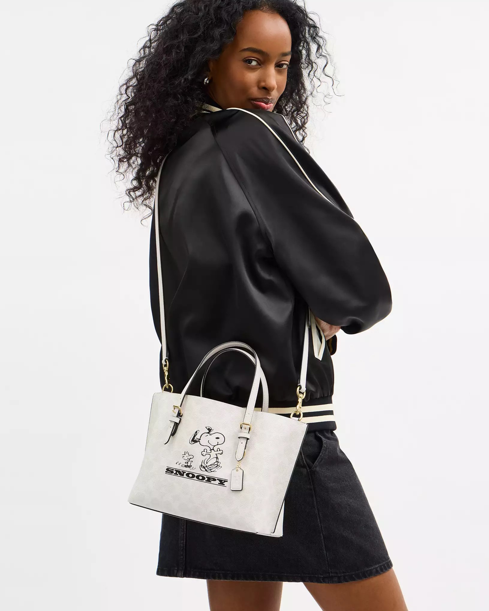 Túi Coach x Peanuts Molly Tote Bag 25 Snoopy Signature Canvas CBJ87 5