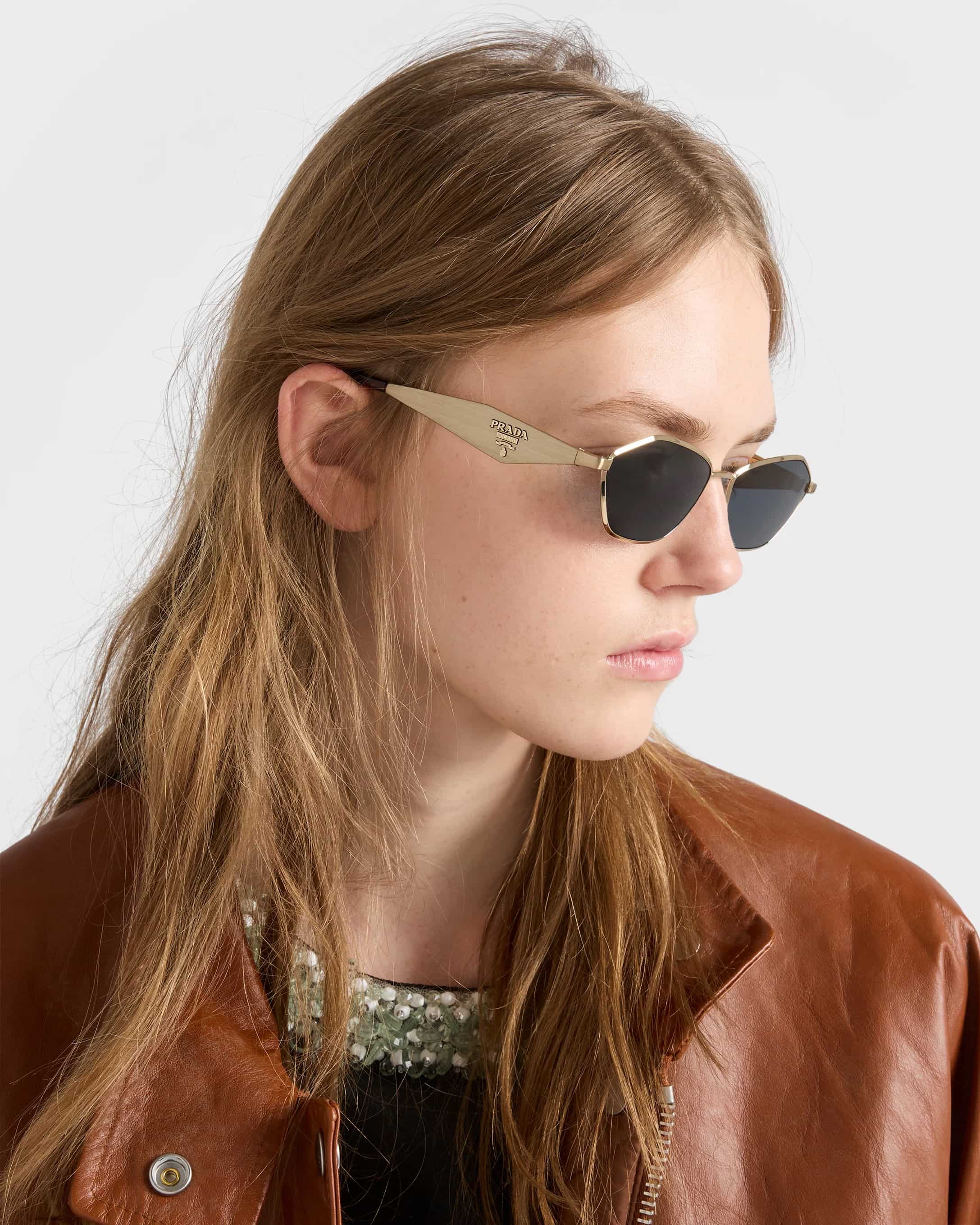 Kính Prada Eyewear Sunglasses With Geometric Frames SPRD50 10