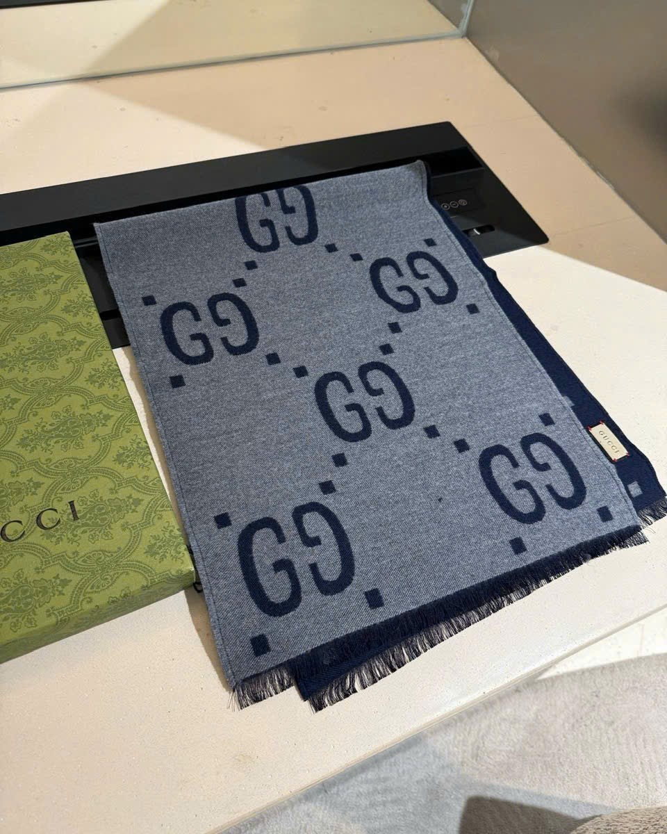 Khăn Choàng Gucci Jacquard Wool Silk Scarf Light Grey and Dark Blue GG 7