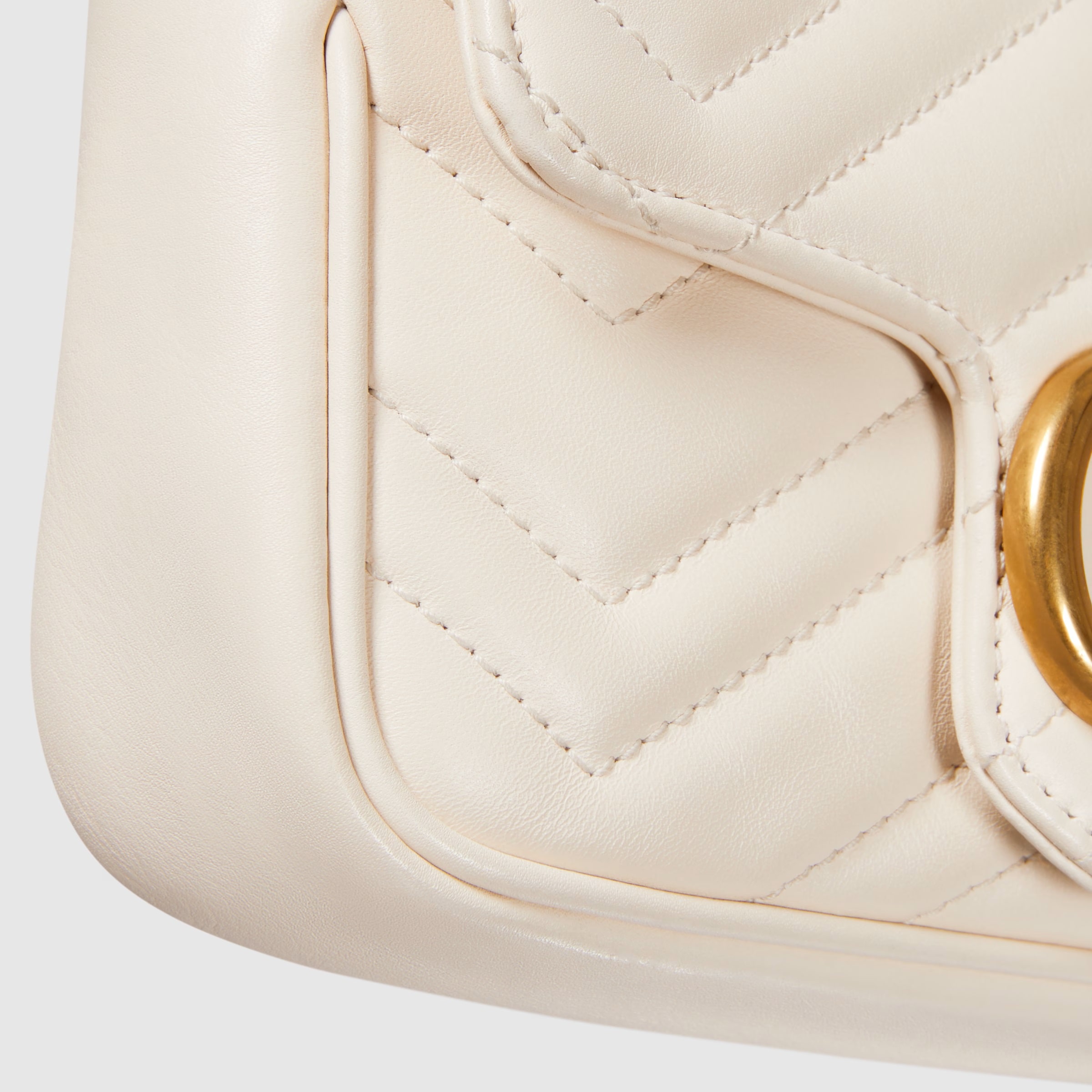 Túi đeo chéo Gucci GG Marmont Mini White Quilted Chevron Leather 3