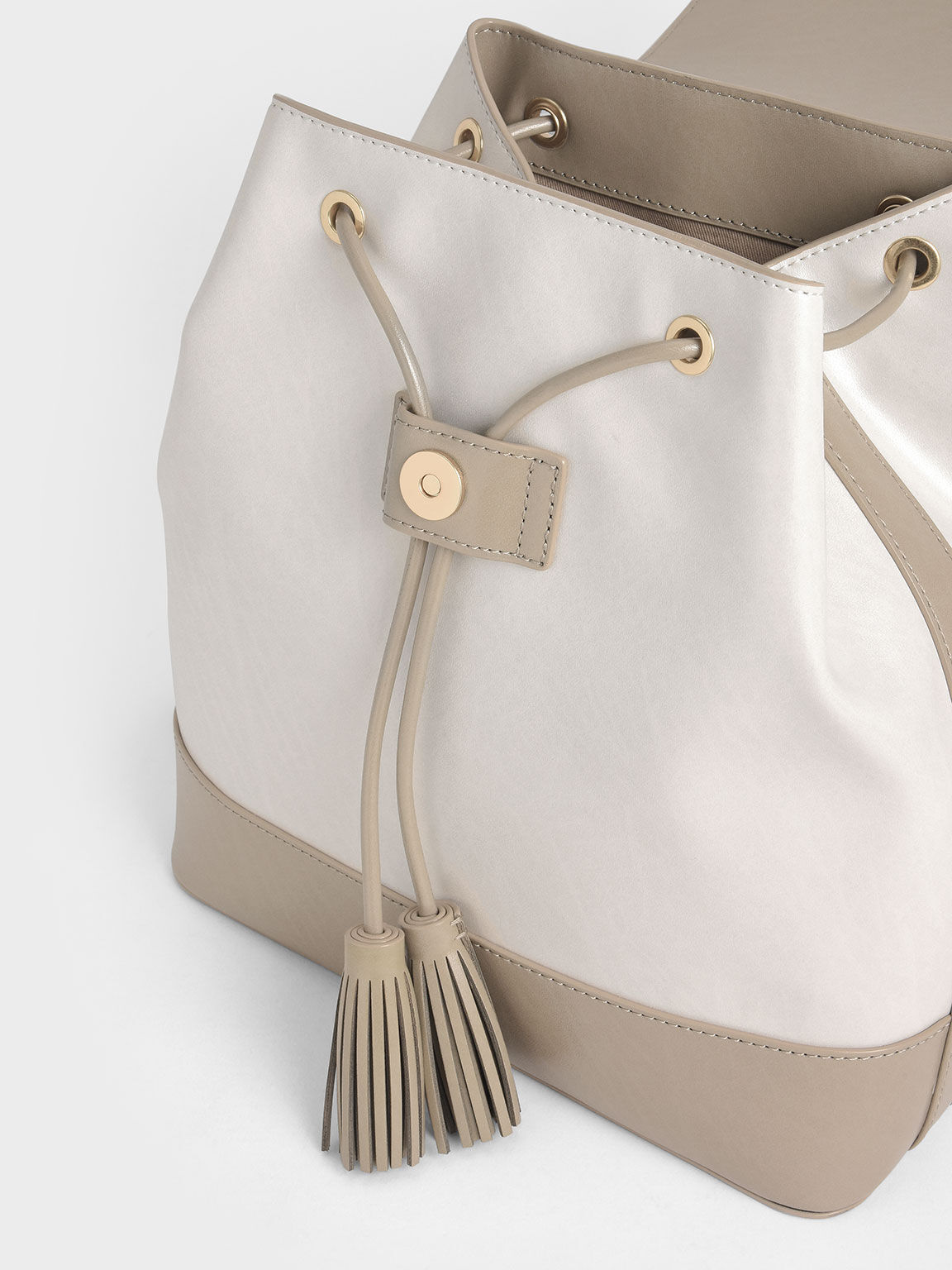BALO CHARLES & KEITH GENEVIEVE TWO-TONE TEXTURED TASSEL BACKPACK | BALO CNK NẤP GẬP 22