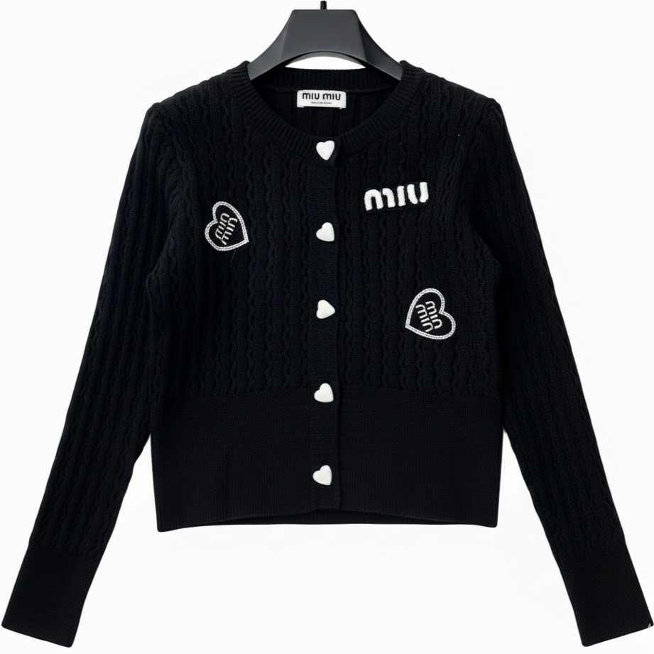 Áo len tay dài trắng đen cúc tim Miu Miu 5