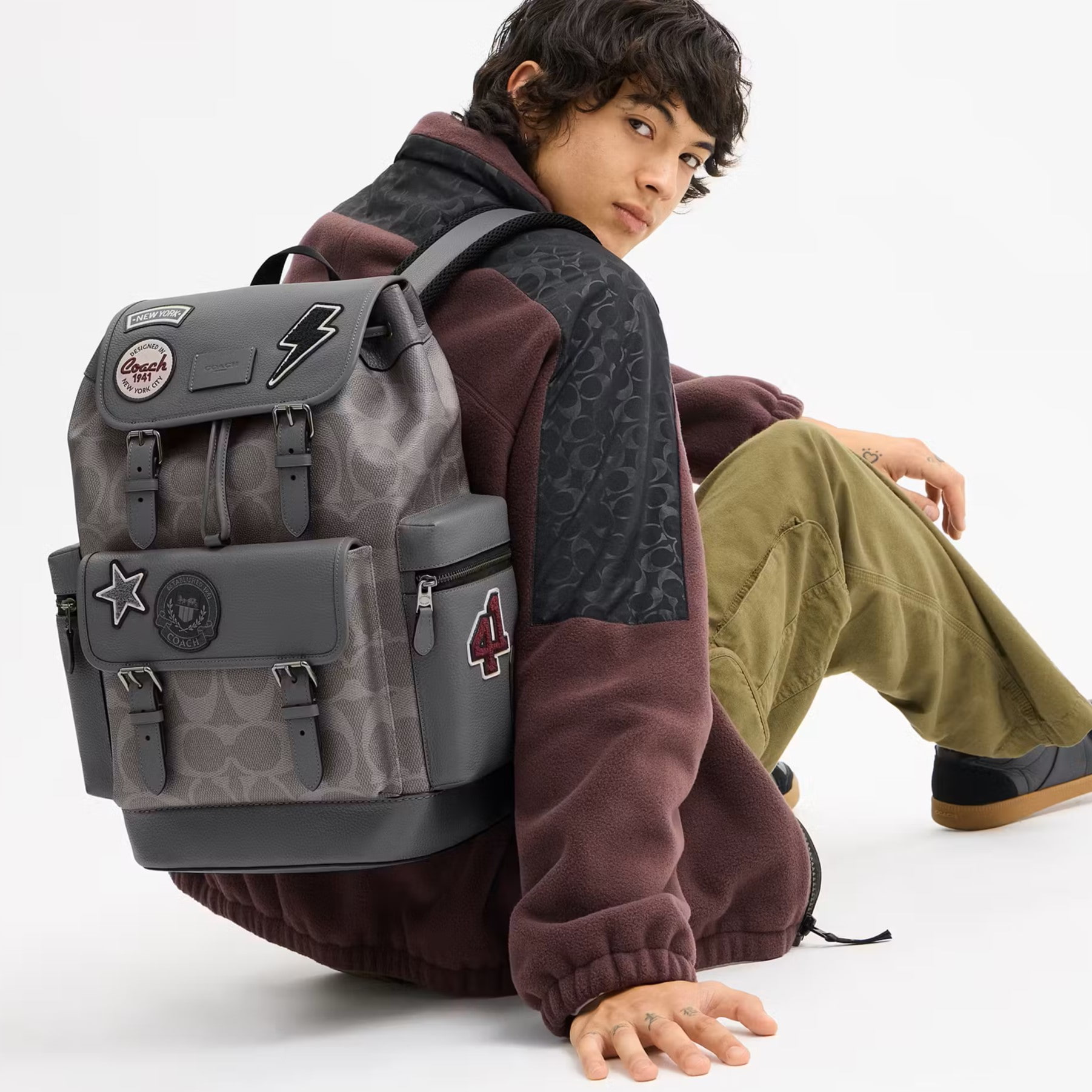 Ba lô Coach Sprint Backpack in Maxi Signature Canvas with Patch Gray Multi CCG03 2