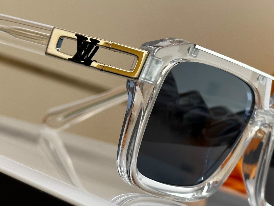 Louis Vuitton 1.1 Mascot Pilot Square Sunglasses