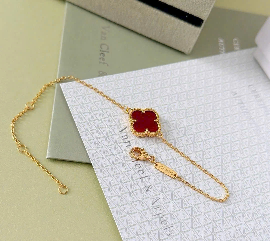 Vòng tay cỏ 4 lá Van Cleef & Arpels Sweet Alhambra Rose Gold Carnelian Bracelet VCARN59K00 2