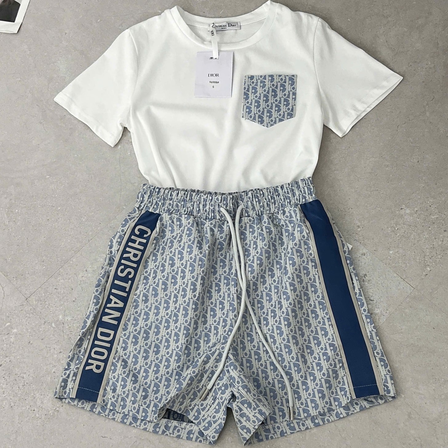 Set áo thun quần short trắng phối xanh dương Dior 4