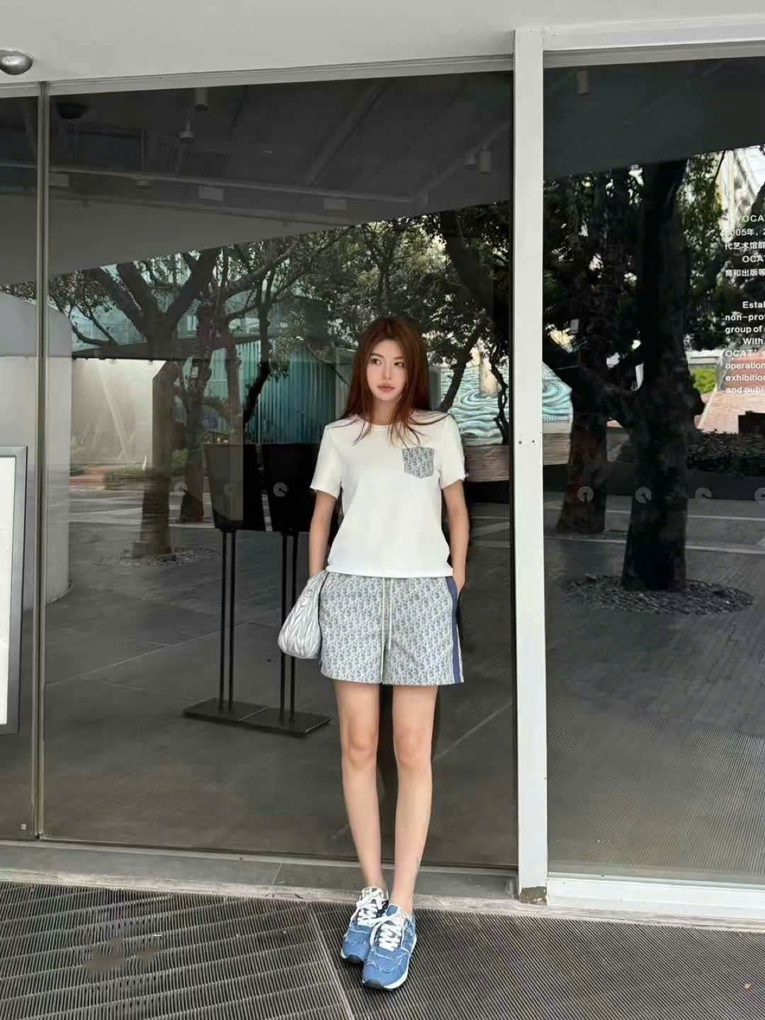 Set áo thun quần short trắng phối xanh dương Dior 7