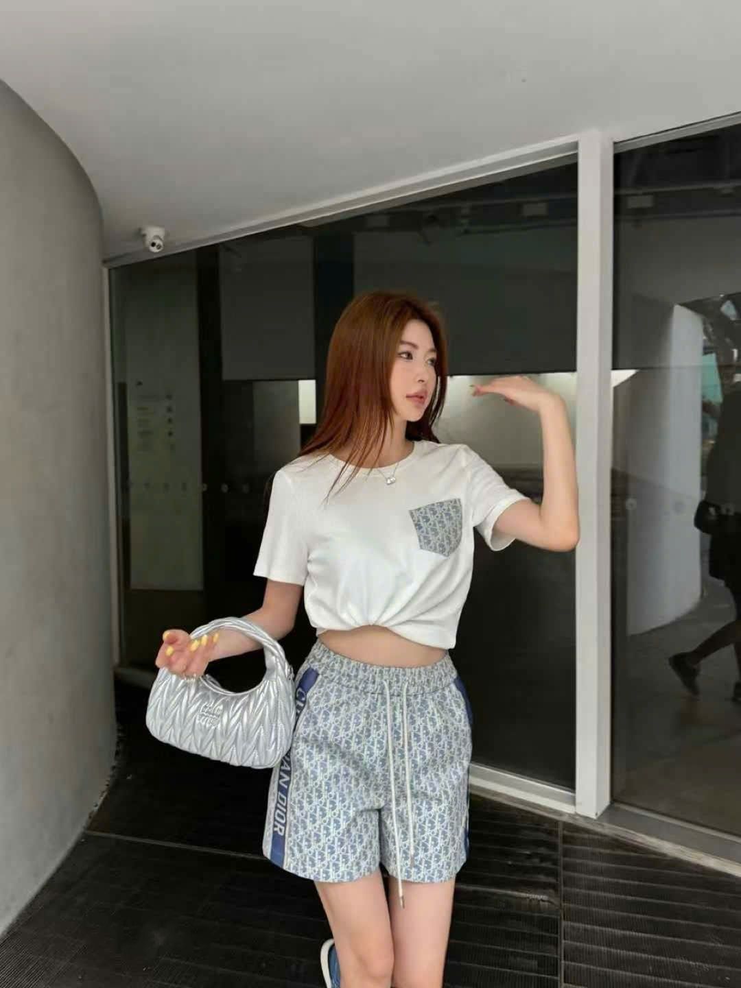 Set áo thun quần short trắng phối xanh dương Dior 9