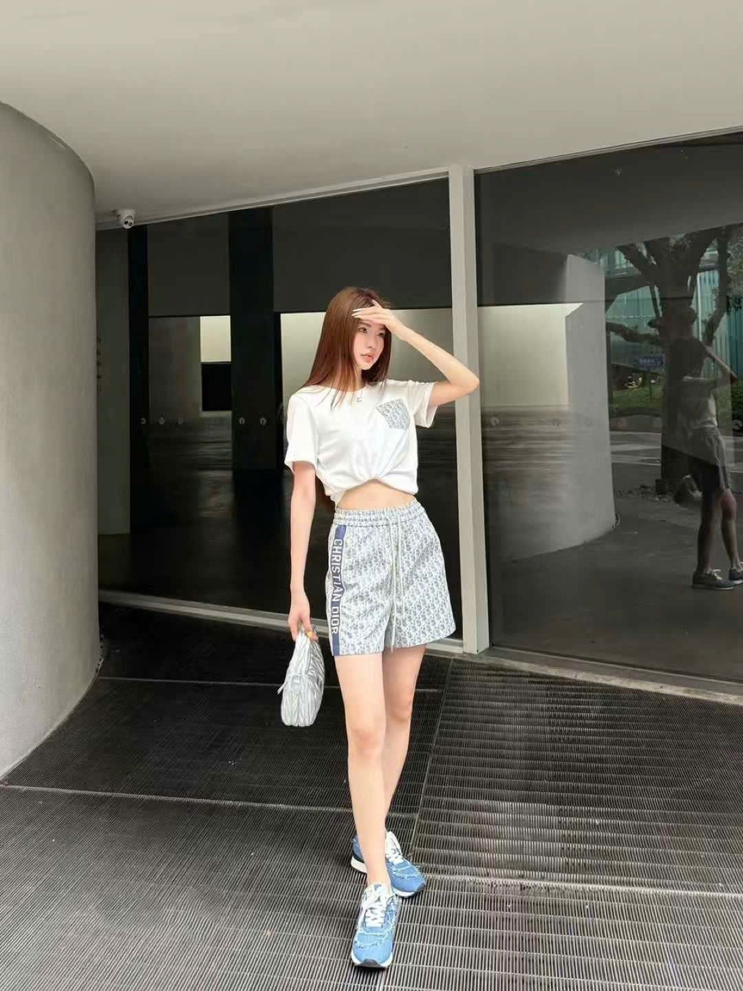 Set áo thun quần short trắng phối xanh dương Dior 14
