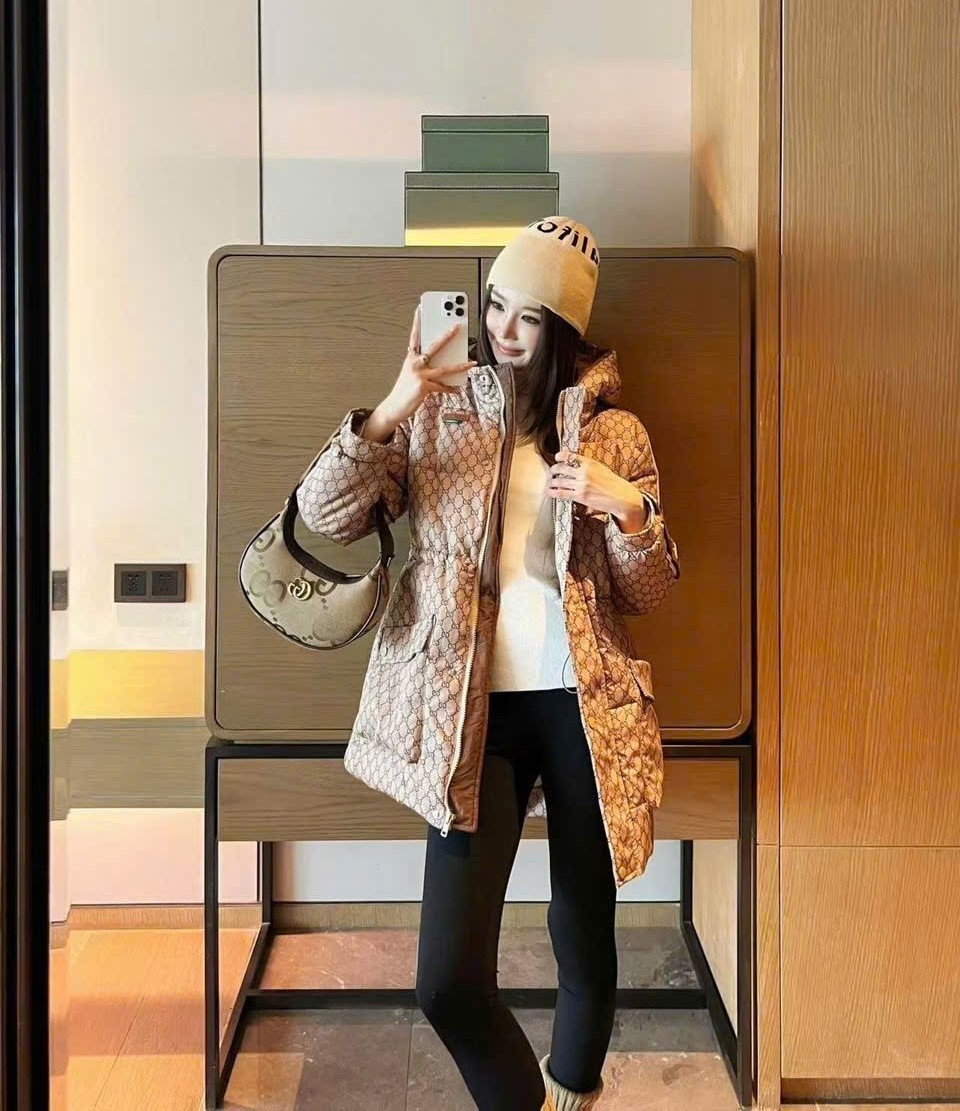 Áo phao dáng dài họa tiết hãng Gucci 3