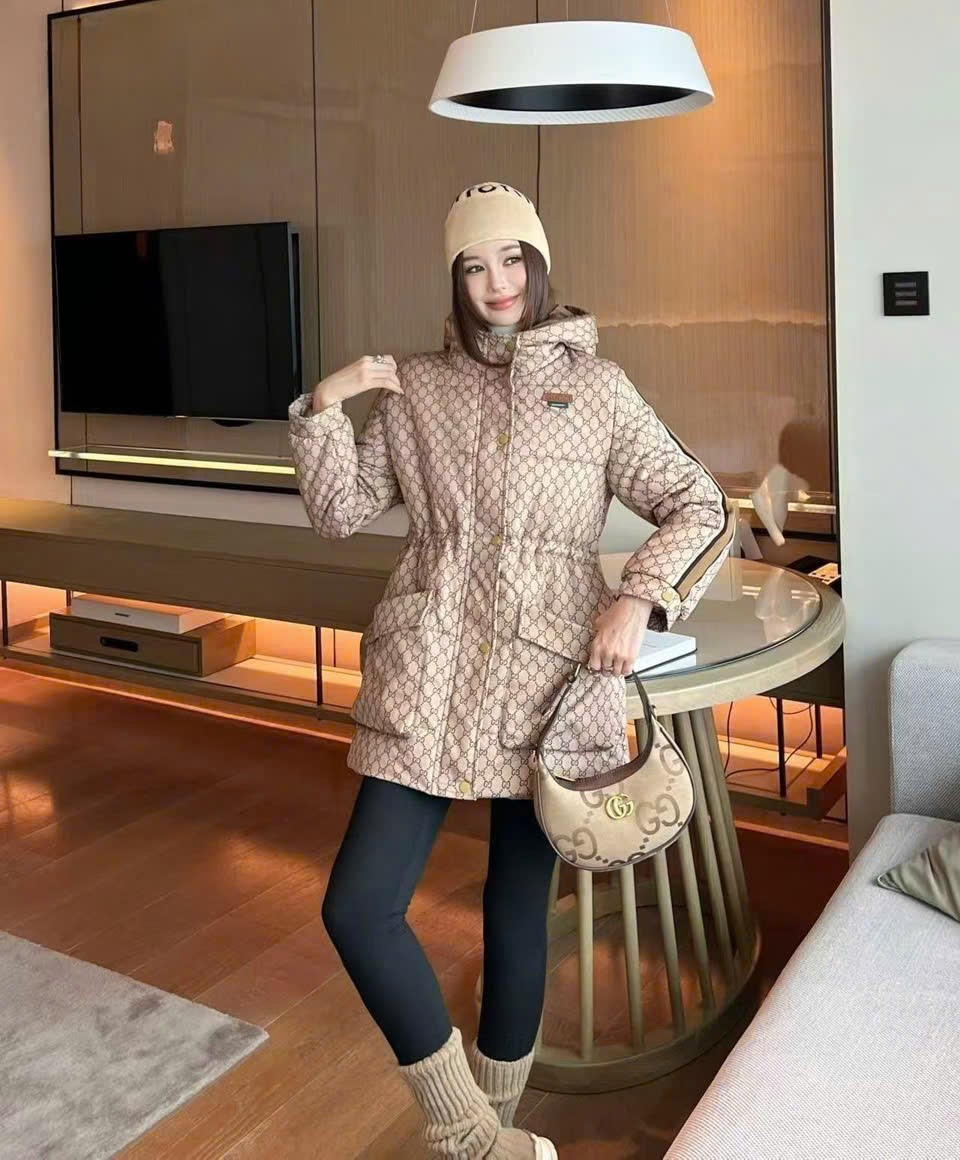 Áo phao dáng dài họa tiết hãng Gucci 5