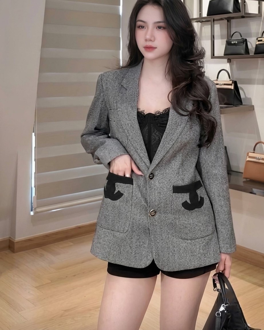 Áo vest xám phối logo đen Chanel 6