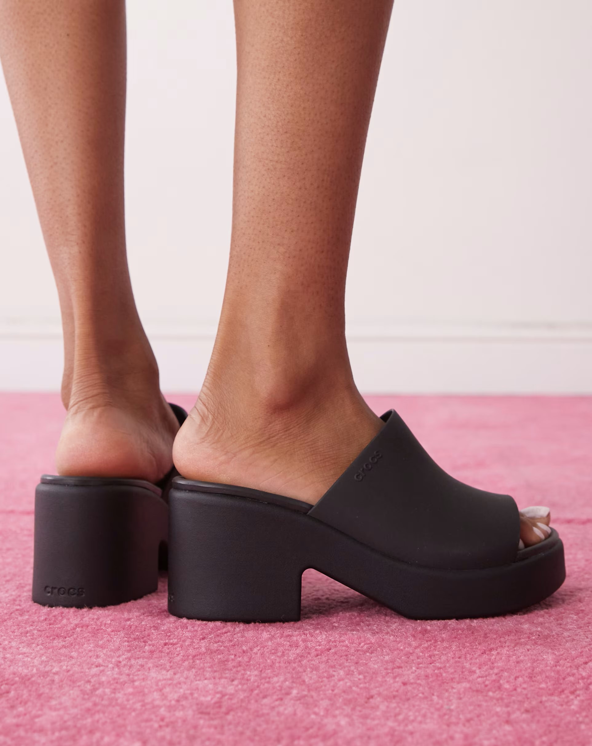 Dép Cao Gót Nữ Crocs Sandal Women Brooklyn Frocsted Slide Heel Black 10