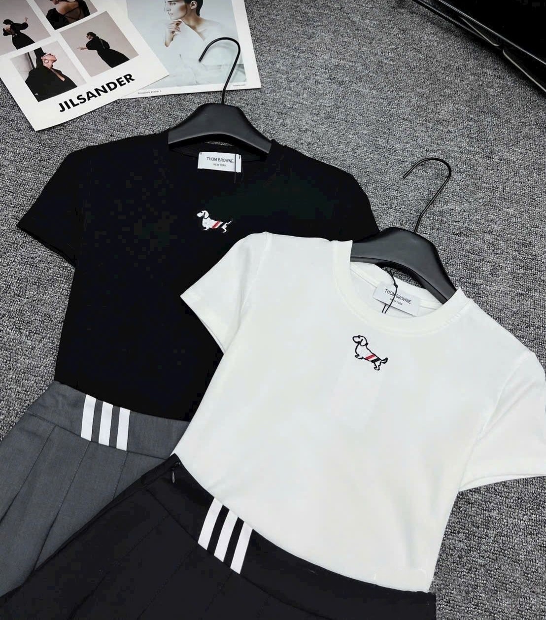 Set áo thun váy xếp ly Thom Browne 4