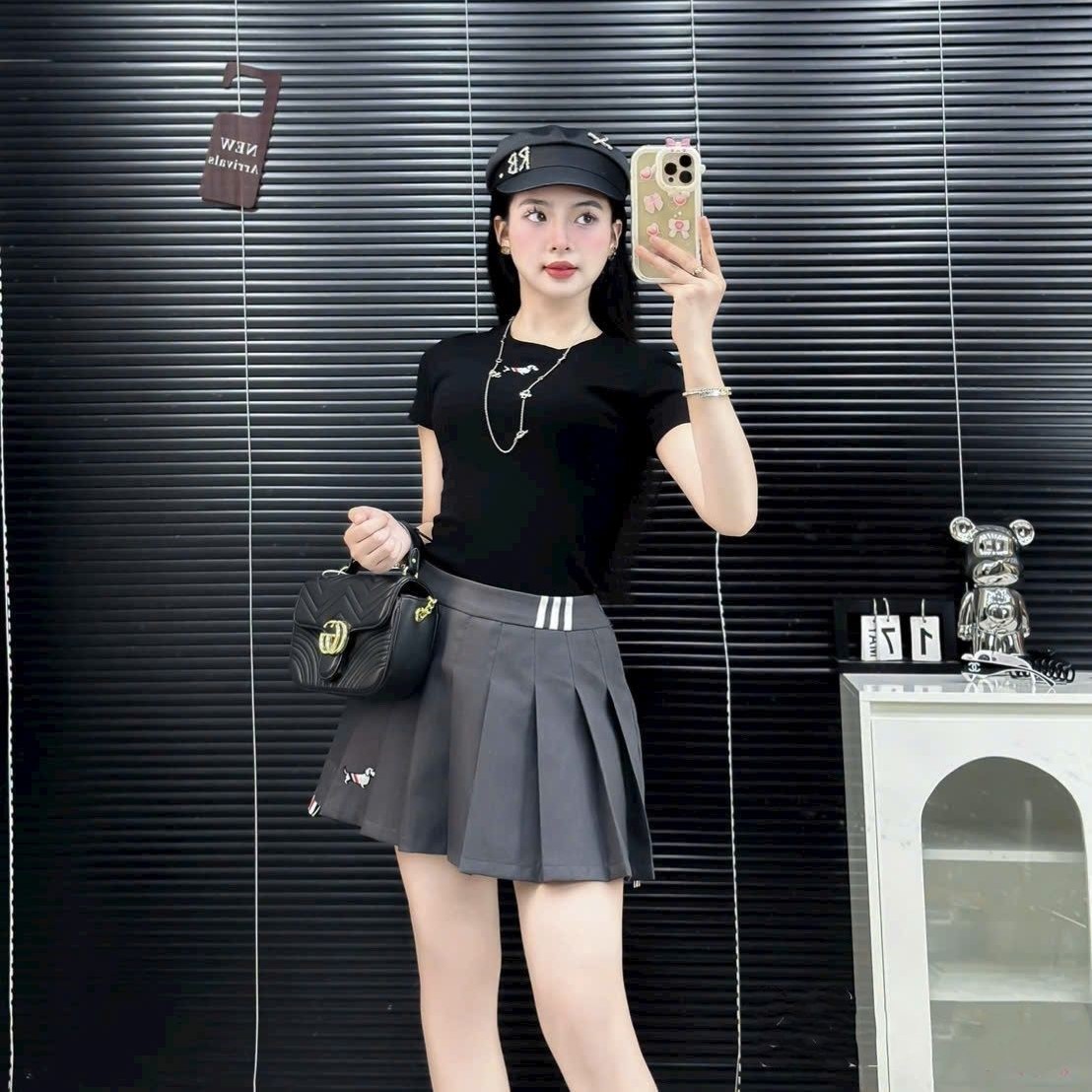 Set áo thun váy xếp ly Thom Browne 5