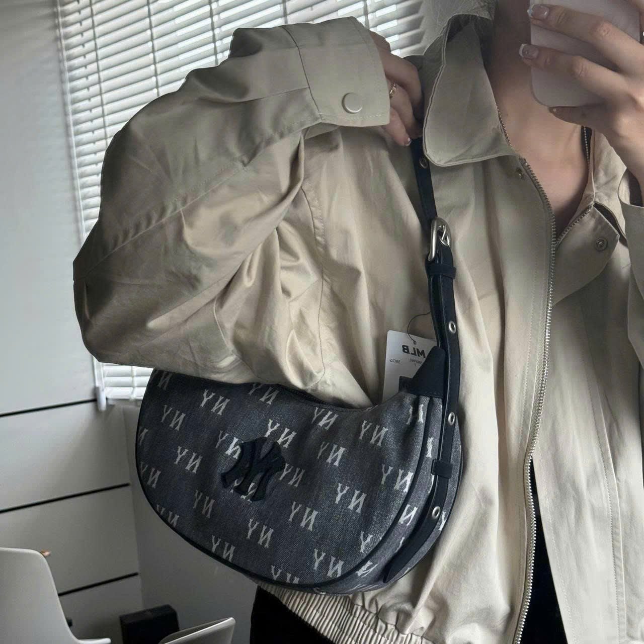 Túi kẹp nách MLB Classic Monogram Vintage Denim Hobo Bag New York Yankees Grey 3ABQMV55N-50CGS 7