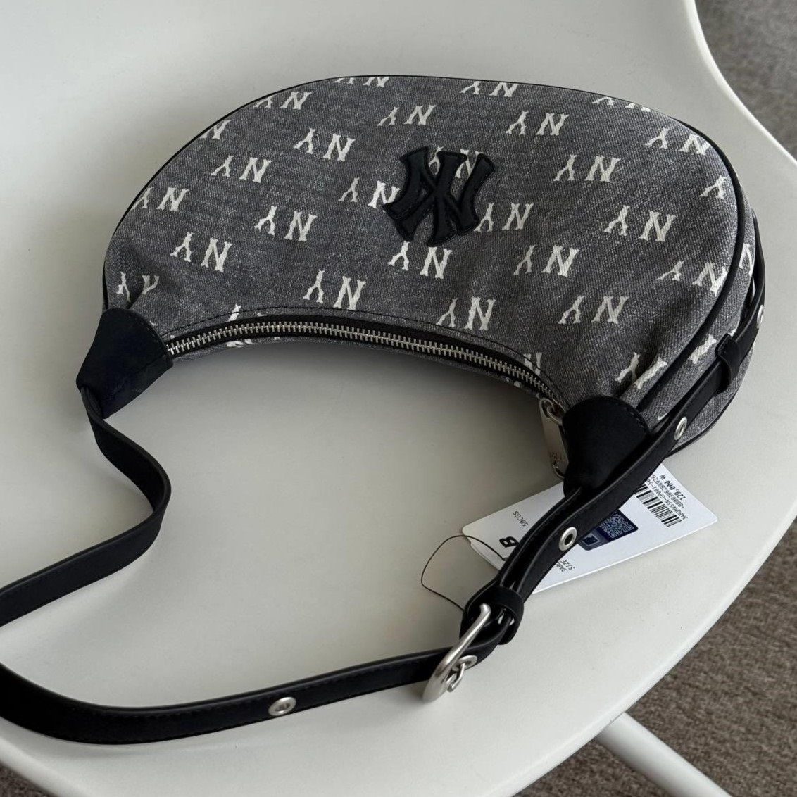 Túi kẹp nách MLB Classic Monogram Vintage Denim Hobo Bag New York Yankees Grey 3ABQMV55N-50CGS 9