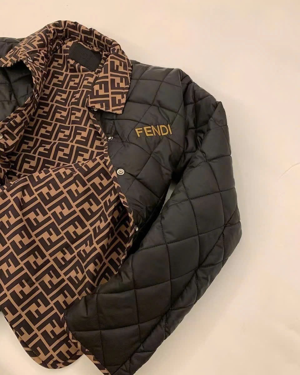 Áo phao Fendi nữ hai mặt nâu và đen 1