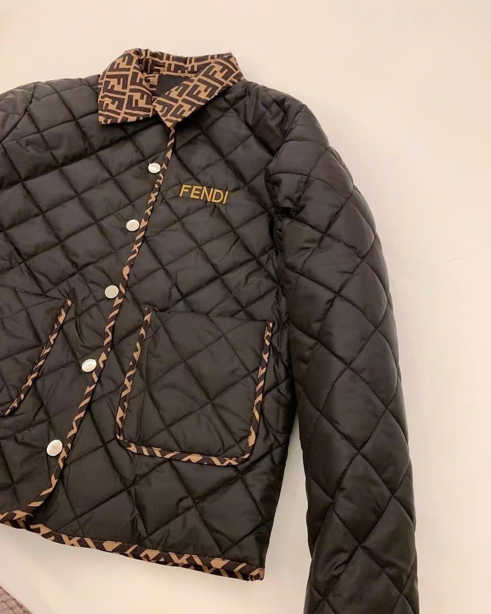 Áo phao Fendi nữ hai mặt nâu và đen 2