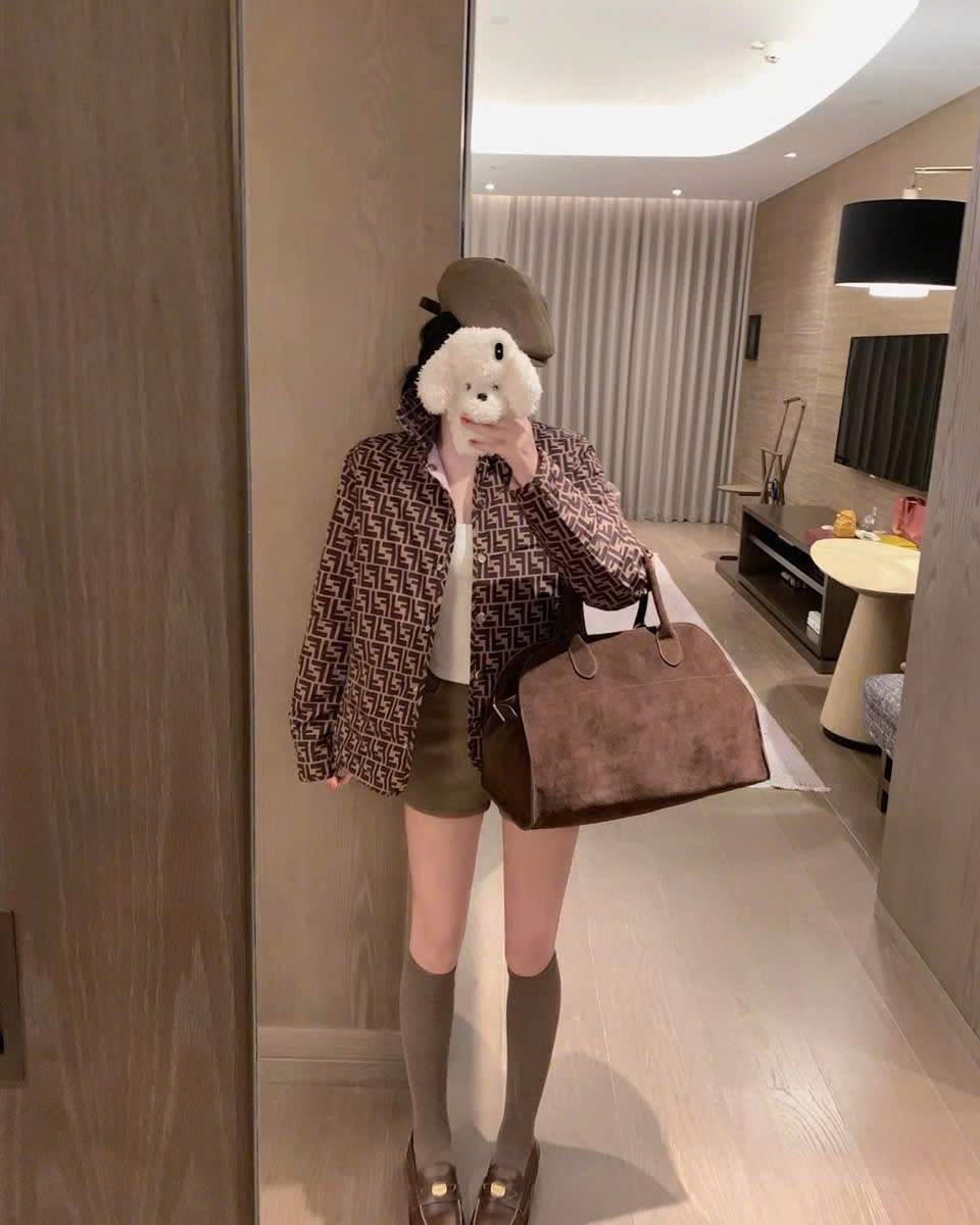 Áo phao Fendi nữ hai mặt nâu và đen 8