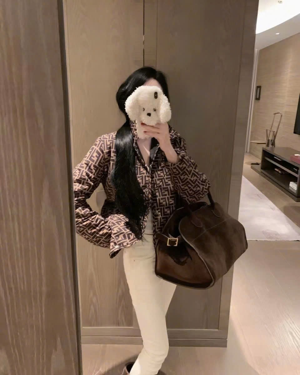 Áo phao Fendi nữ hai mặt nâu và đen 9