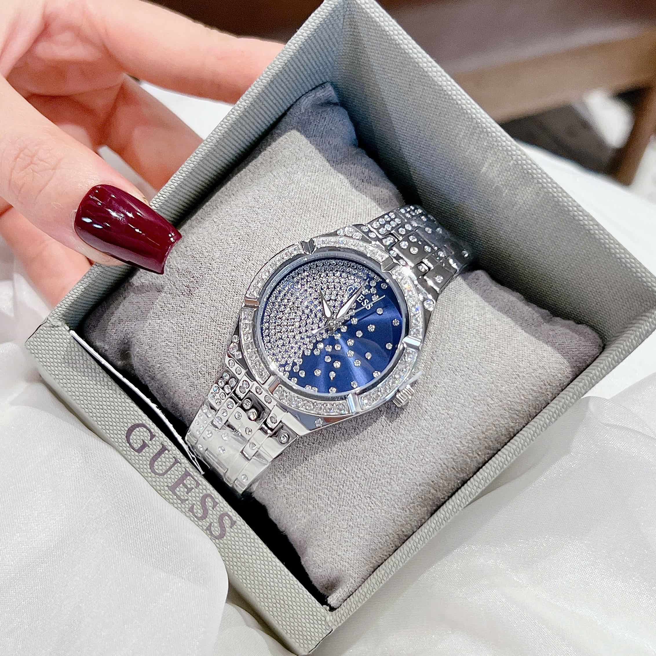 Đồng hồ Guess Women Embellished Dial Bracelet Style Straps Analogue Watch GW0312L1 7