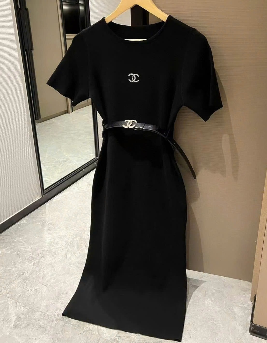 Set áo khoác đầm dài đen nữ Chanel 2