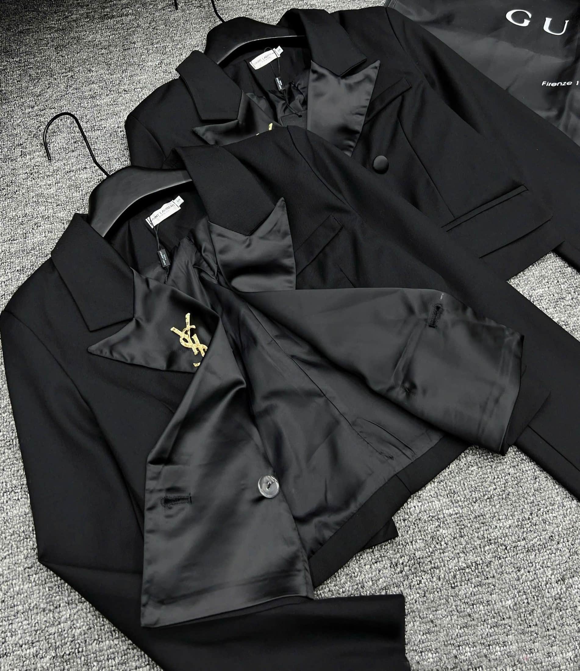 Áo khoác phom ngắn tay dài đen YSL 9