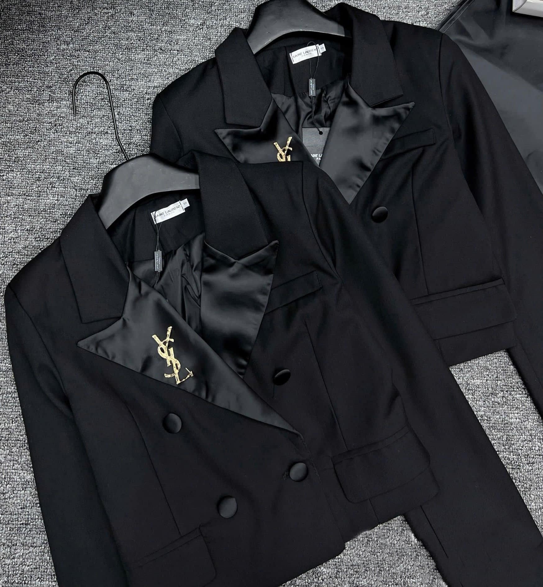 Áo khoác phom ngắn tay dài đen YSL 3