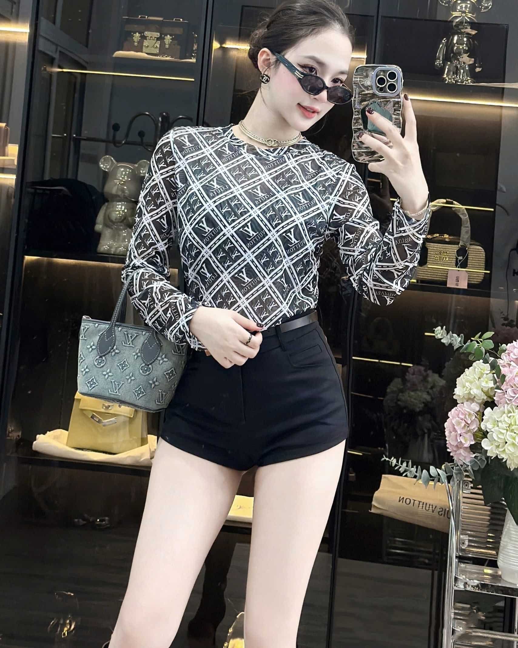 Áo thun ôm tay dài LV phối sọc 5