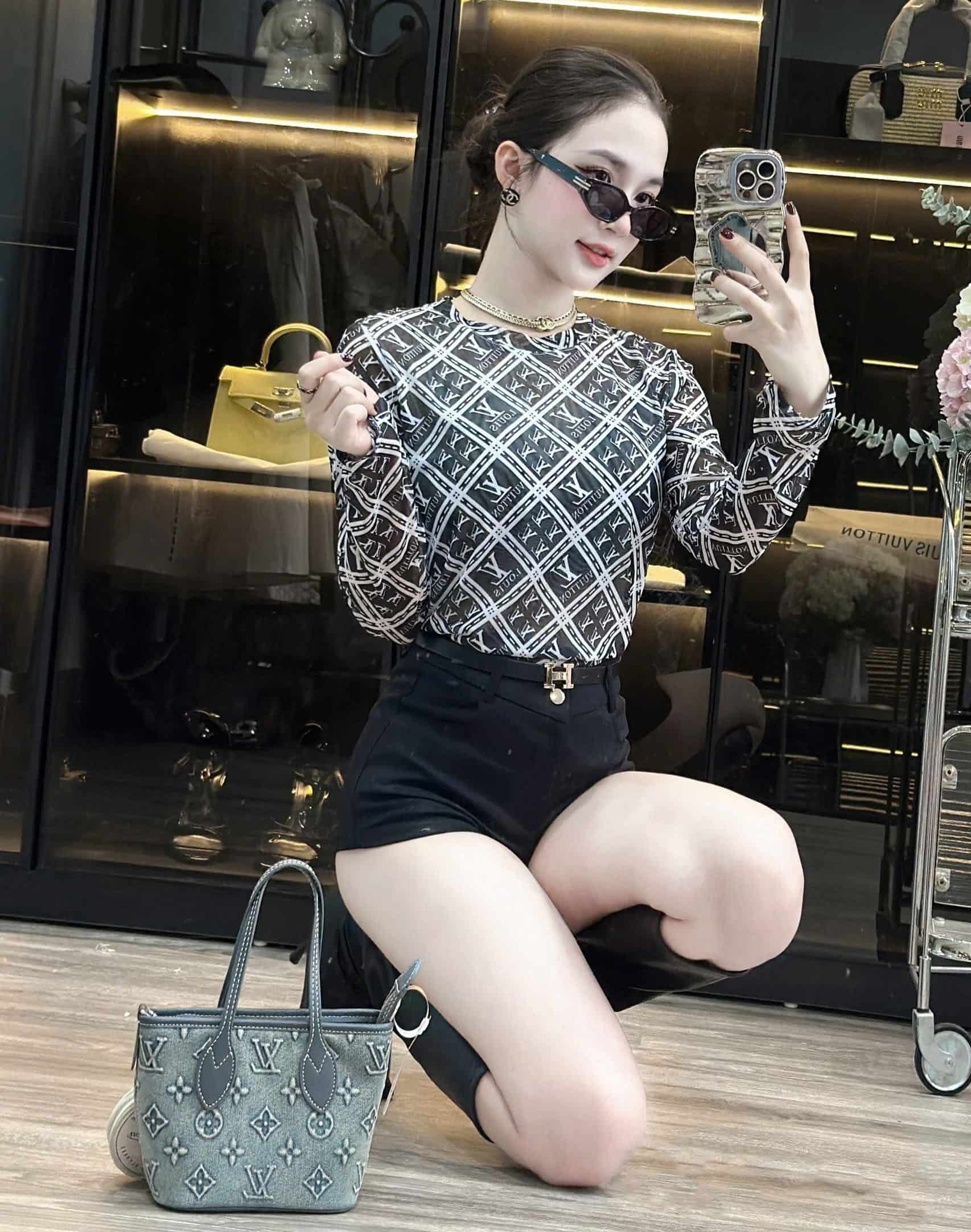 Áo thun ôm tay dài LV phối sọc 7
