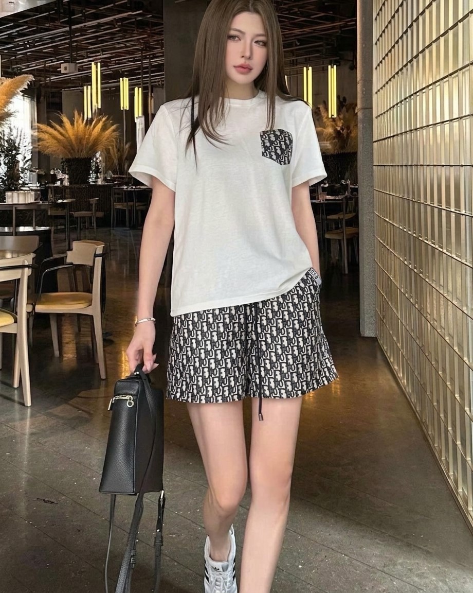Set áo thun trắng quần short vải Dior 3