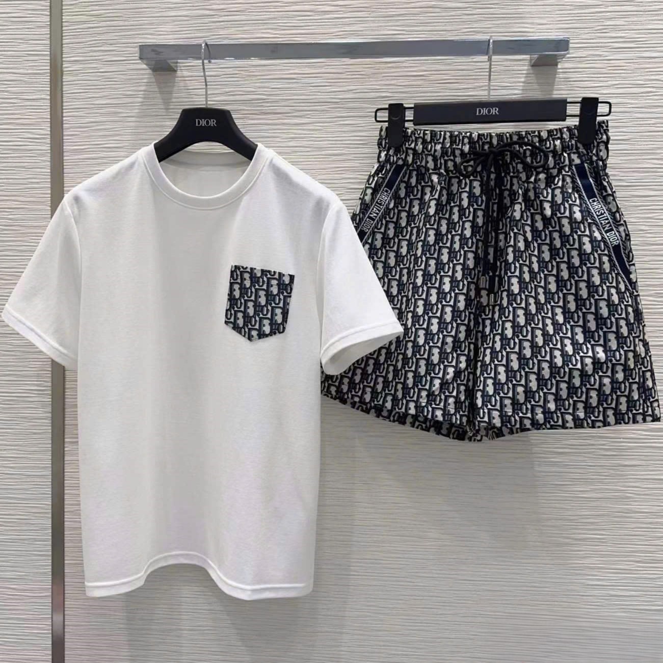 Set áo thun trắng quần short vải Dior 12