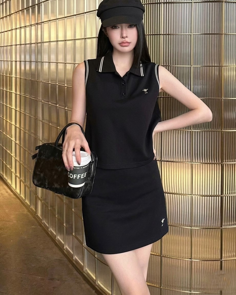 Set áo sát nách váy ôm ngắn thun trắng và đen Dior 5