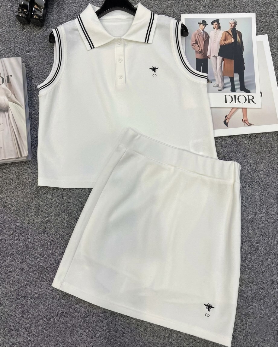 Set áo sát nách váy ôm ngắn thun trắng và đen Dior 6