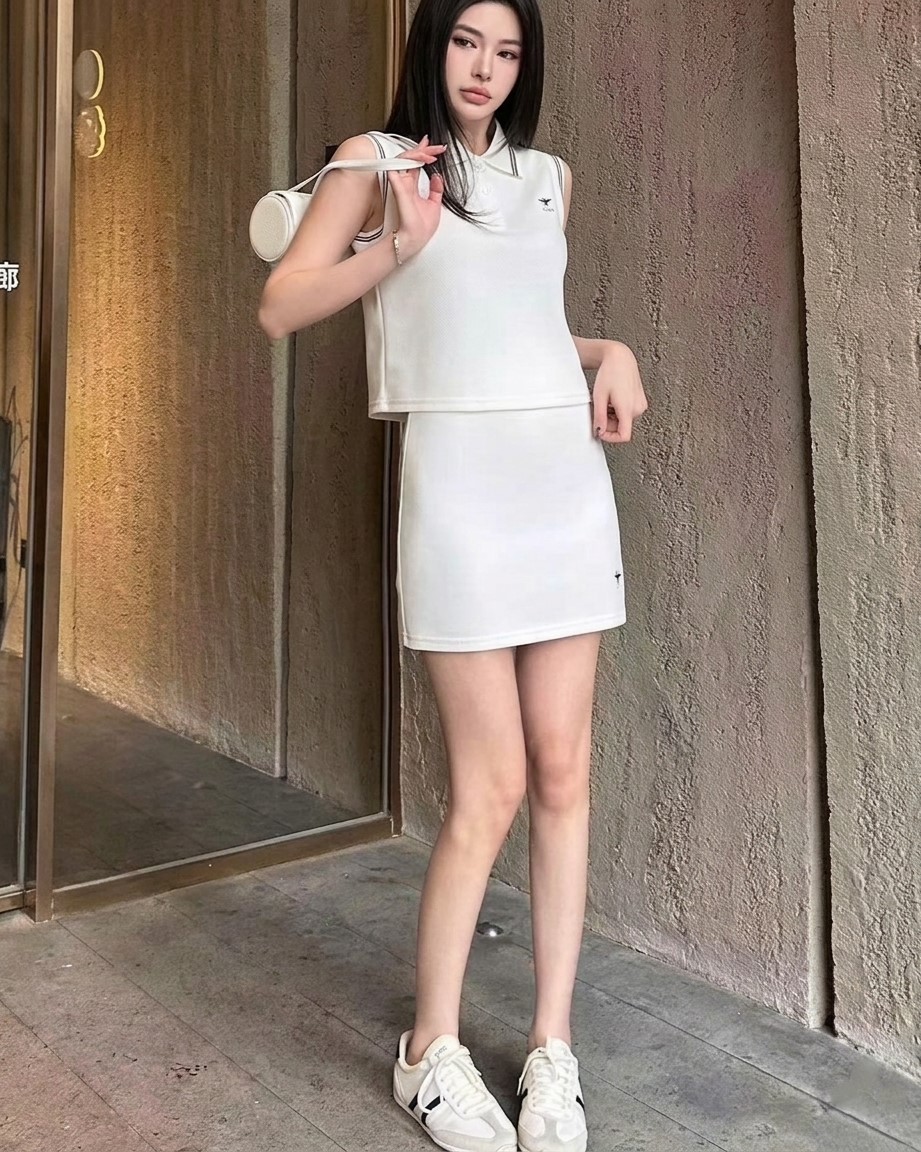 Set áo sát nách váy ôm ngắn thun trắng và đen Dior 7