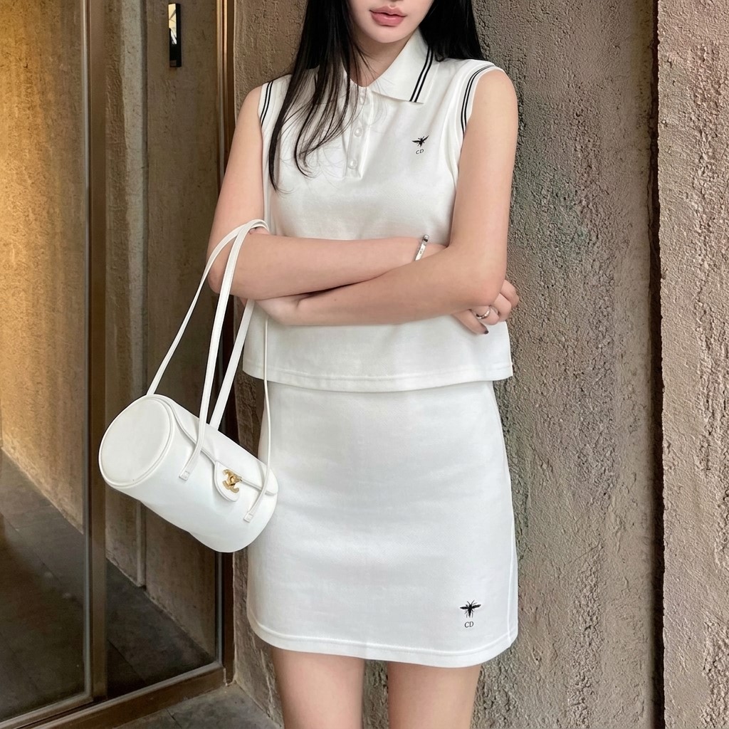Set áo sát nách váy ôm ngắn thun trắng và đen Dior 9