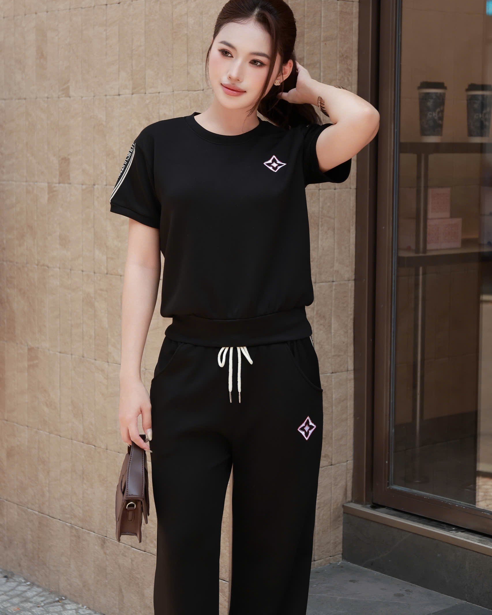 Set thun áo tay ngắn quần dài nữ trắng đen LV 5