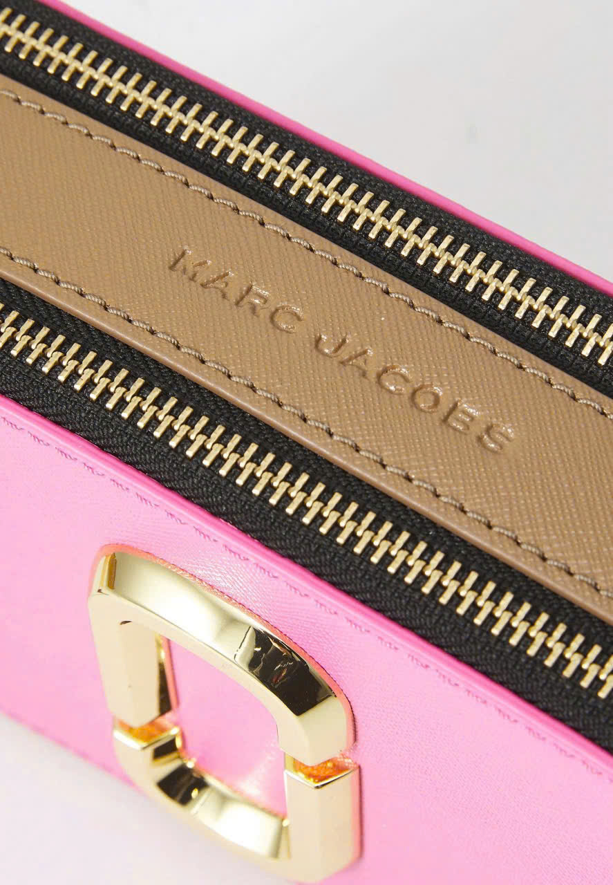 Túi xách Marc Jacobs màu hồng The Colorblock Snapshot Crossbody Bag Bow Pink Multi 3