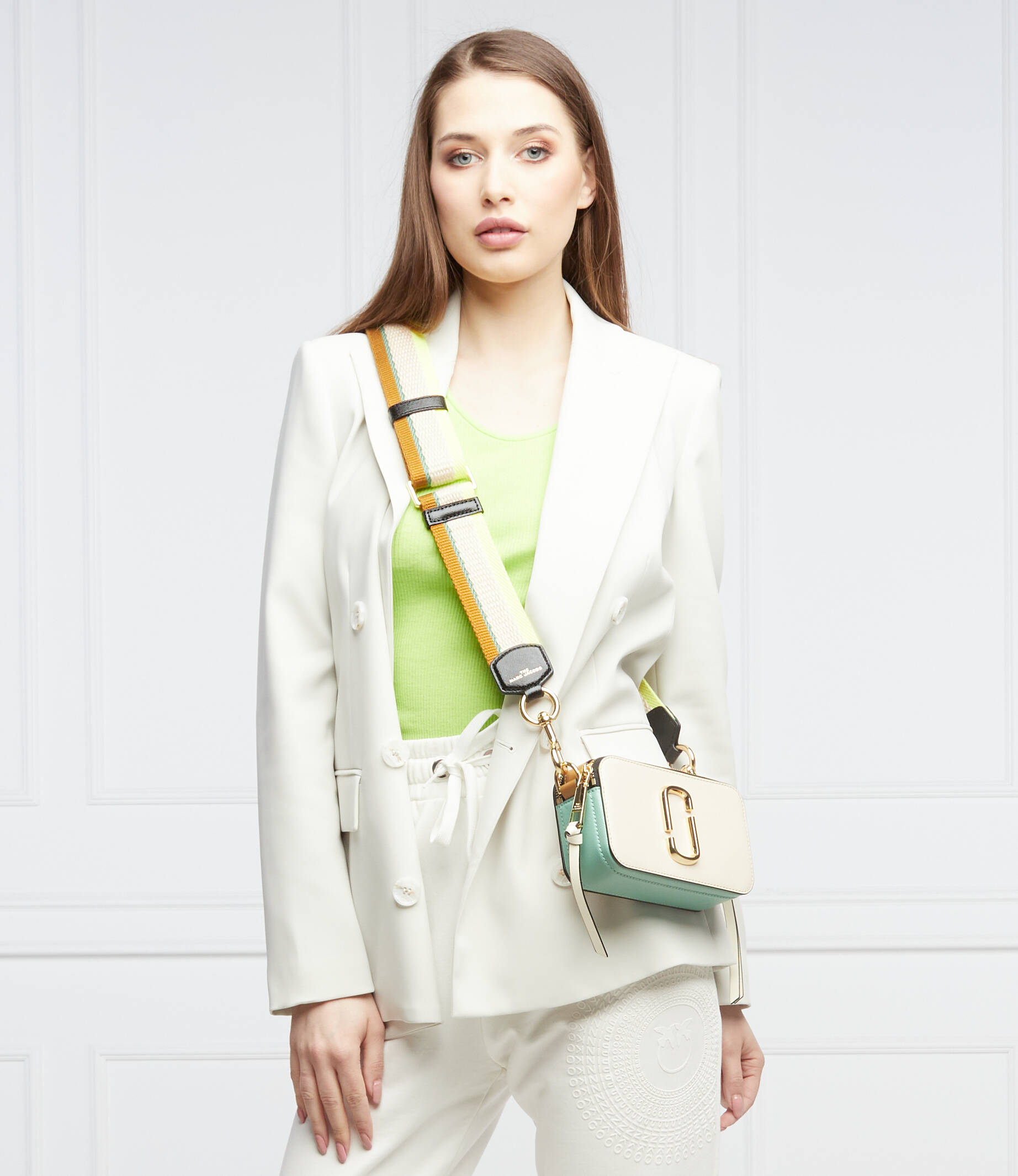 Túi đeo vai Marc Jacobs màu hồng The Colorblock Snapshot Camera Bag Tapioca Multi 4