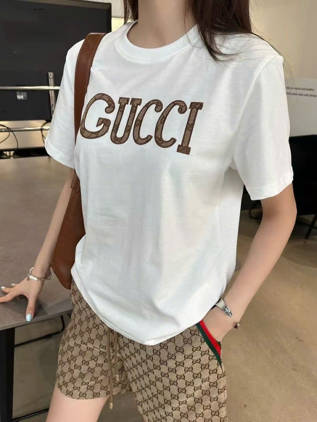 Set nữ áo thun trắng quần short Gucci 3