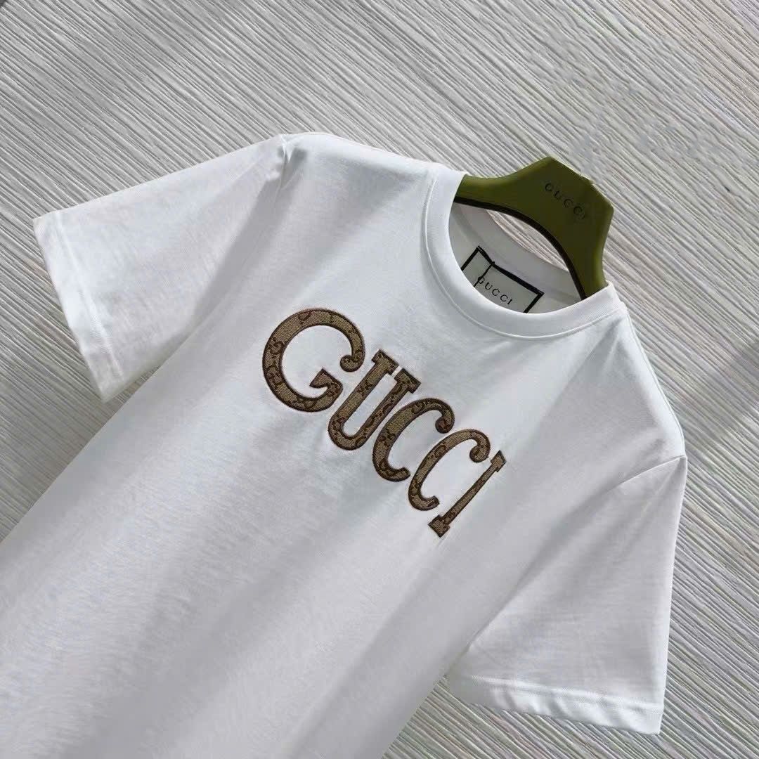 Set nữ áo thun trắng quần short Gucci 4