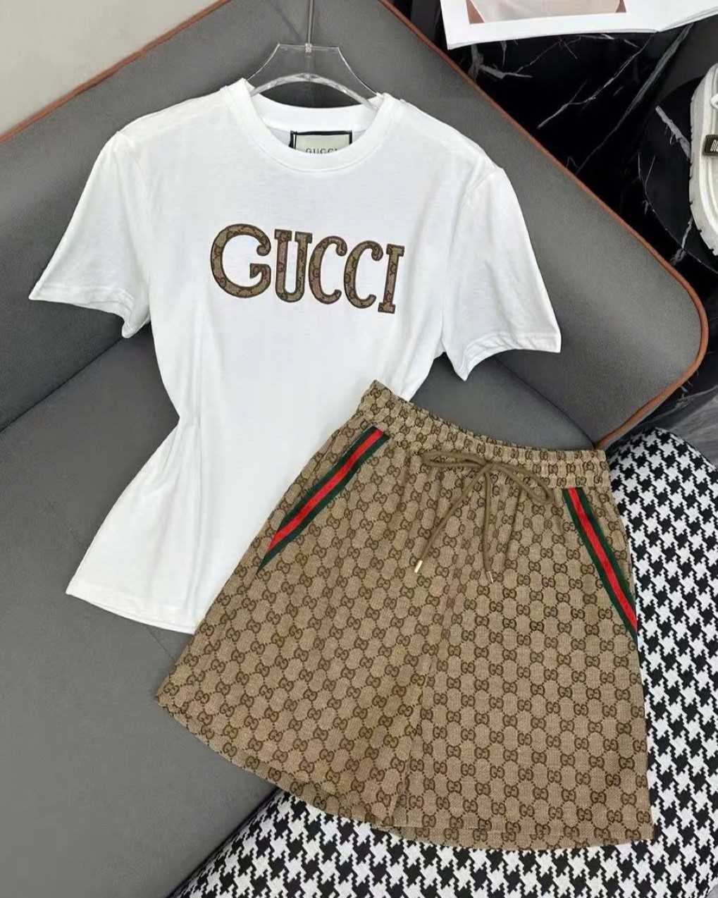 Set nữ áo thun trắng quần short Gucci 5