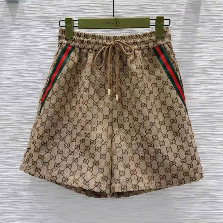 Set nữ áo thun trắng quần short Gucci 10