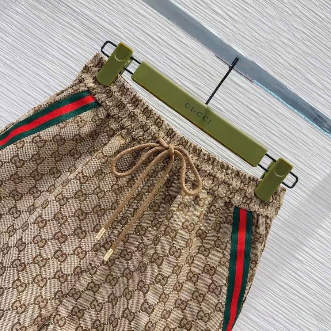 Set nữ áo thun trắng quần short Gucci 14
