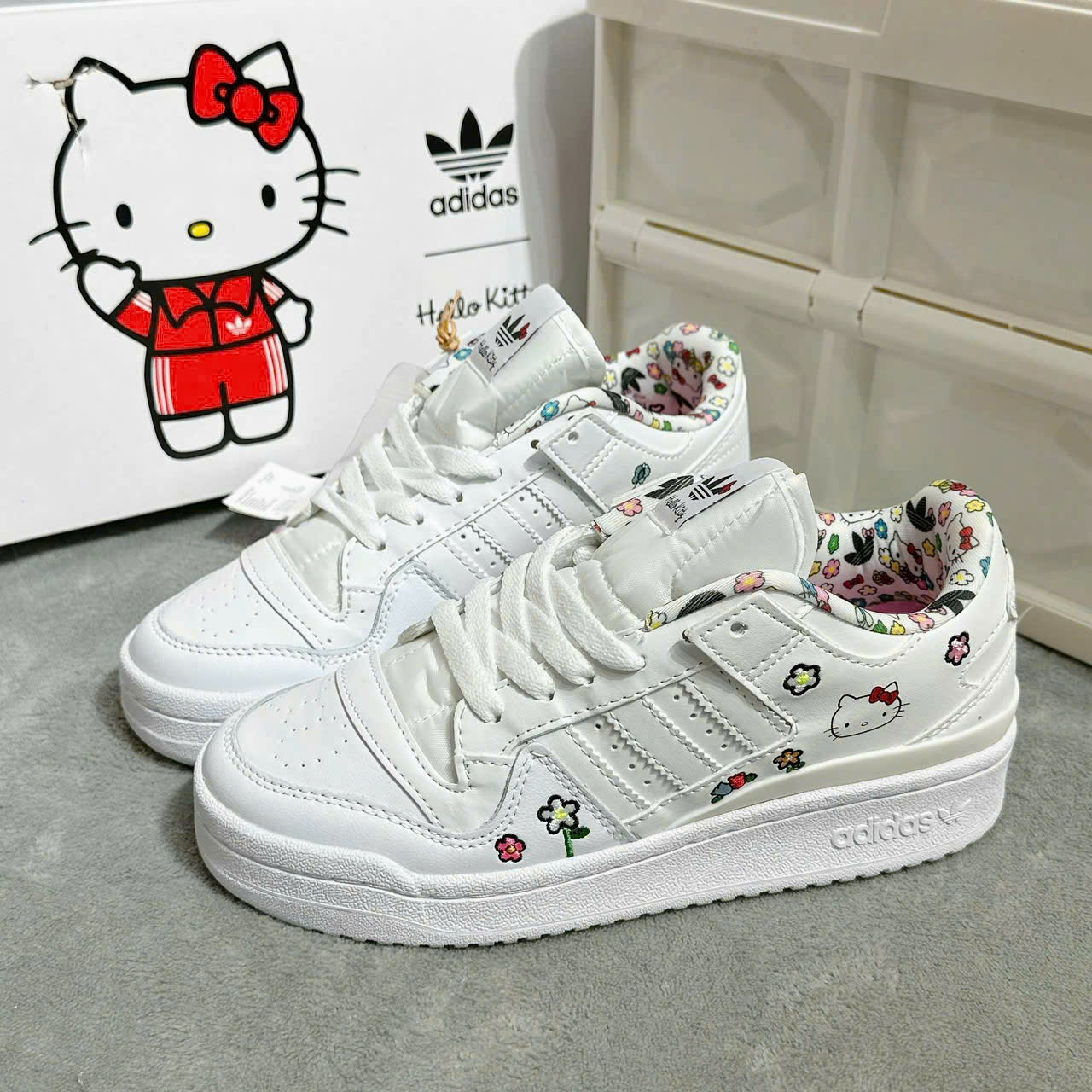 Giày Adidas x Hello Kitty Forum Low Cloud White Core Black IG030 4