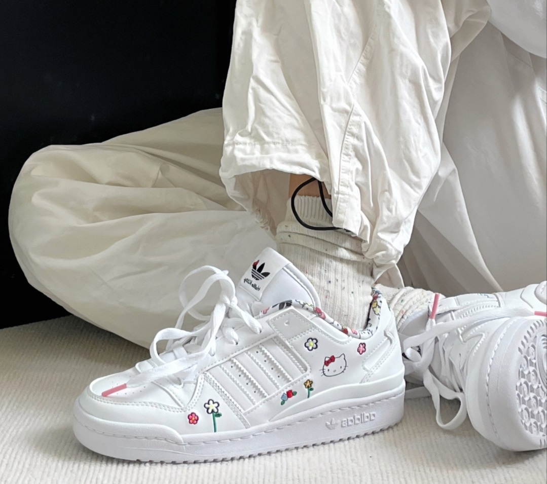 Giày Adidas x Hello Kitty Forum Low Cloud White Core Black IG030 5