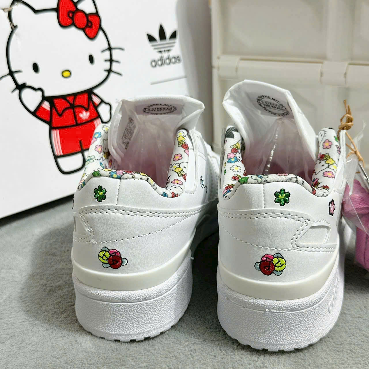 Giày Adidas x Hello Kitty Forum Low Cloud White Core Black IG030 6